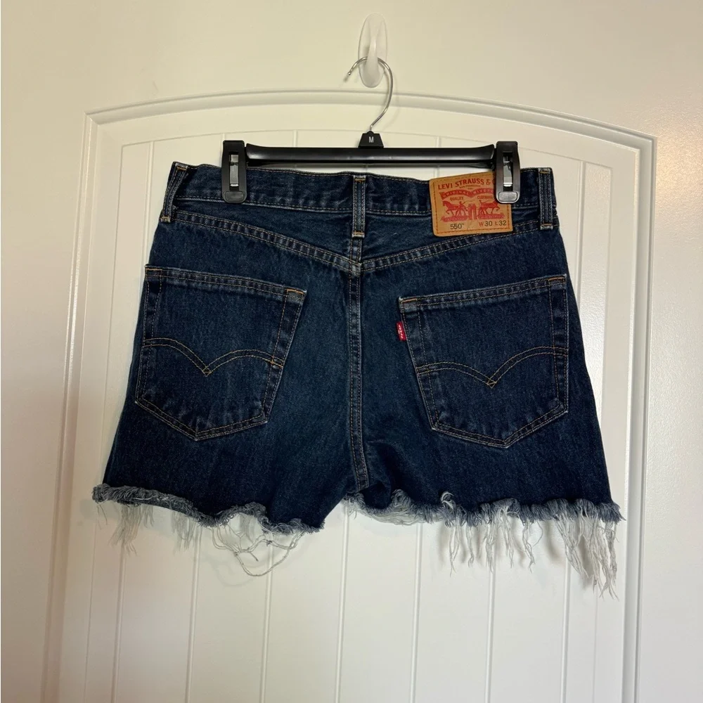 Levi 550 High Waisted Dark Wash Fringe Shorts Size 30 - Picture 2 of 5